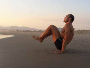 high tuck (tucked v-sit) antranik